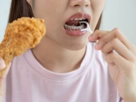 Treatment,Dental,Care.,Woman,Braces,Use,Dental,Floss,To,Remove
